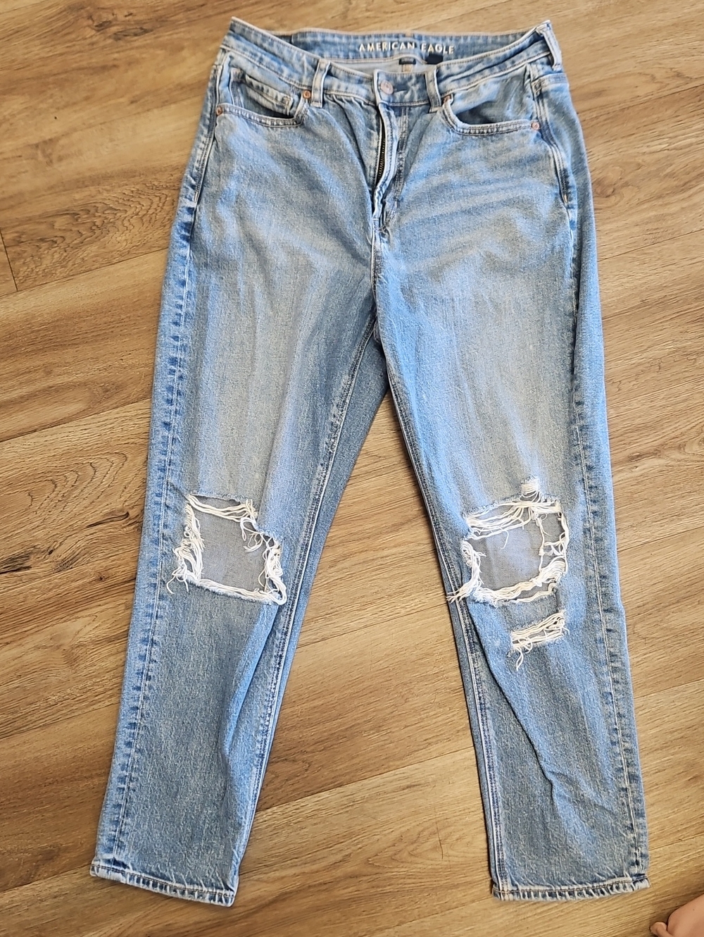 American Eagle Strigid Mom Jeans